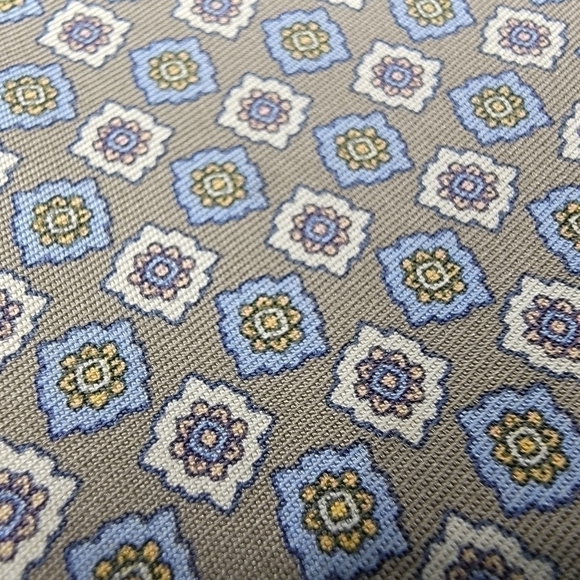 100% Silk Vintage Made in the USA Liberty of London Traditional Long Neck Tie - Picture 5 of 14